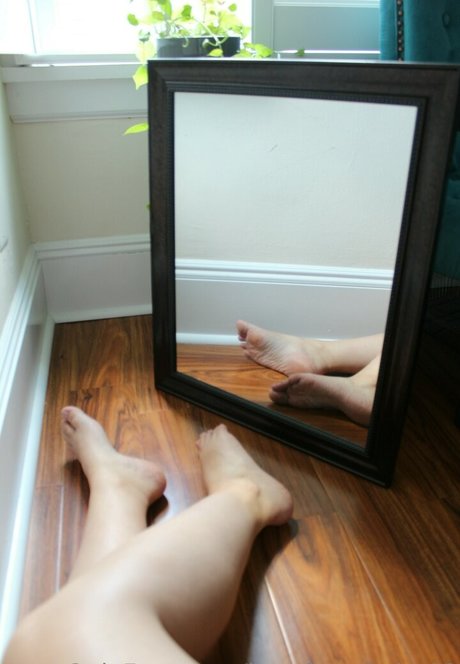 Barefoot_babe02 photo 36