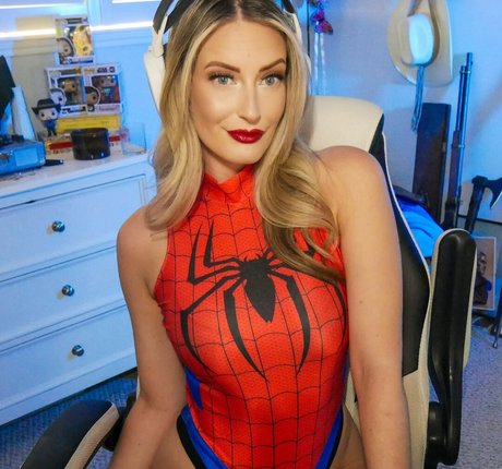 BasicWitGirl photo 4