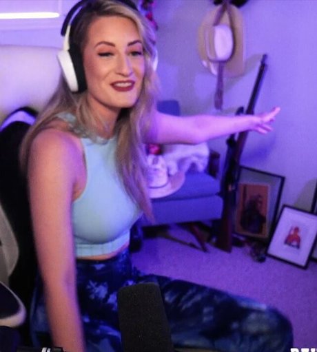 BasicWitGirl photo 5