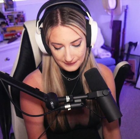 BasicWitGirl photo 7