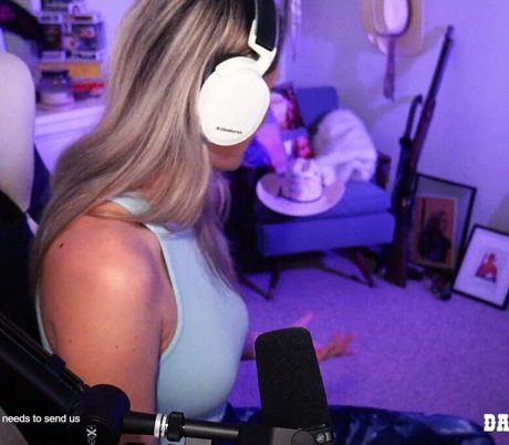 BasicWitGirl photo 11
