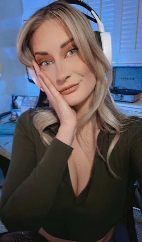 BasicWitGirl photo 14