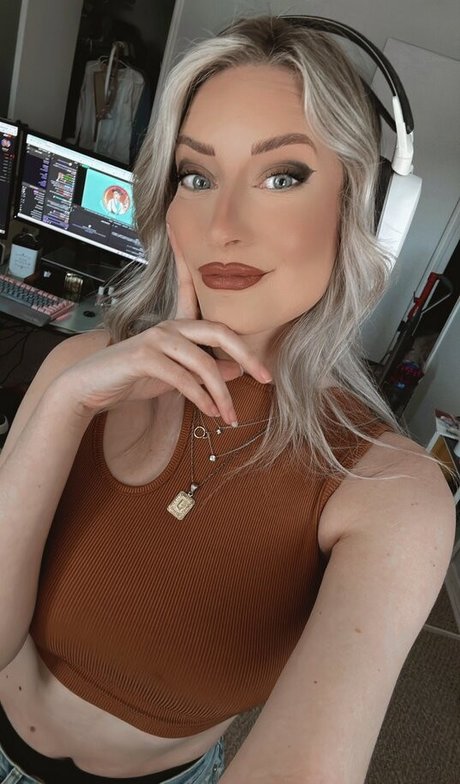 BasicWitGirl photo 15
