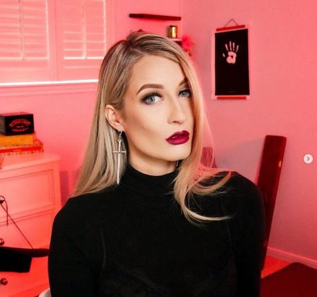 BasicWitGirl photo 19