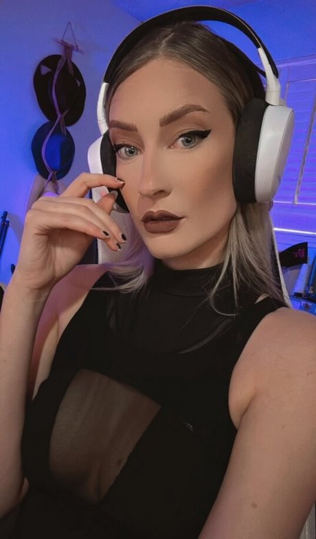 BasicWitGirl photo 21
