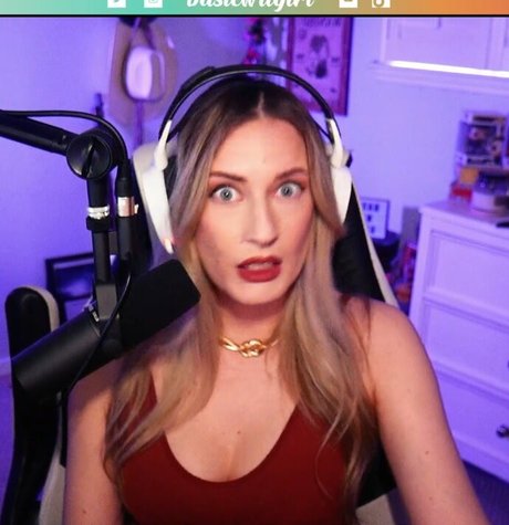 BasicWitGirl photo 23