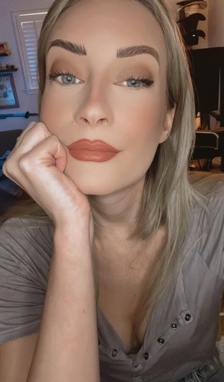 BasicWitGirl photo 30