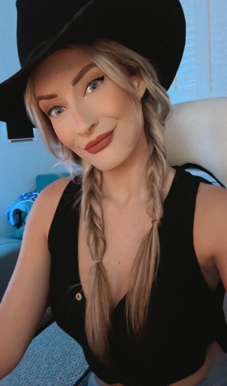 BasicWitGirl photo 35