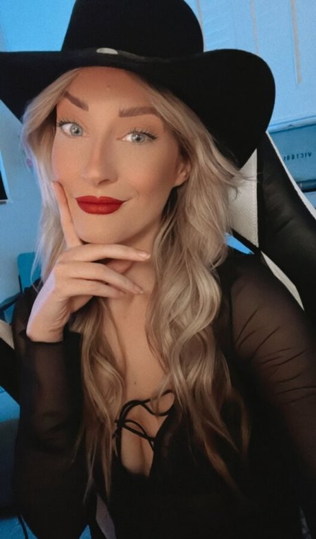 BasicWitGirl photo 40