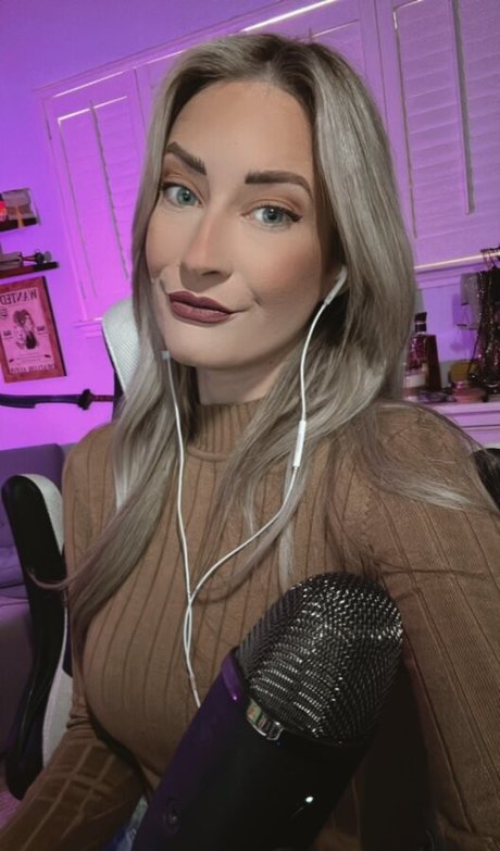 BasicWitGirl photo 42