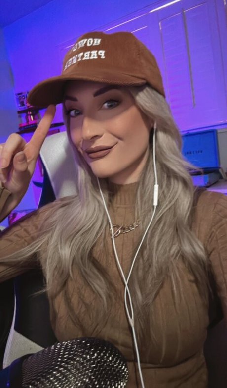 BasicWitGirl photo 44