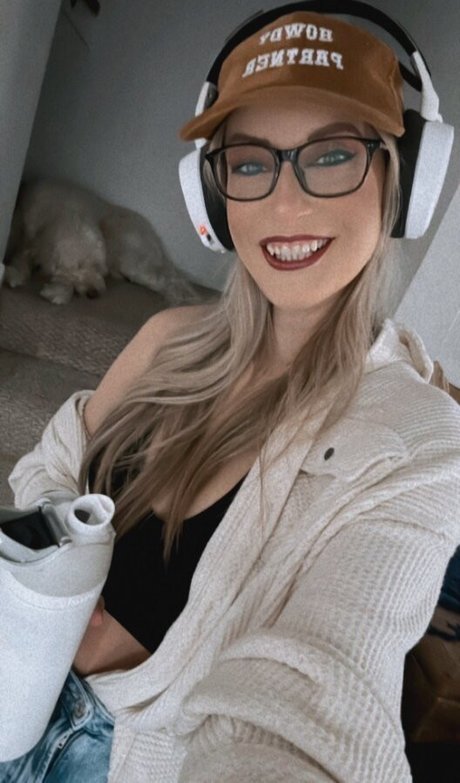 BasicWitGirl photo 73