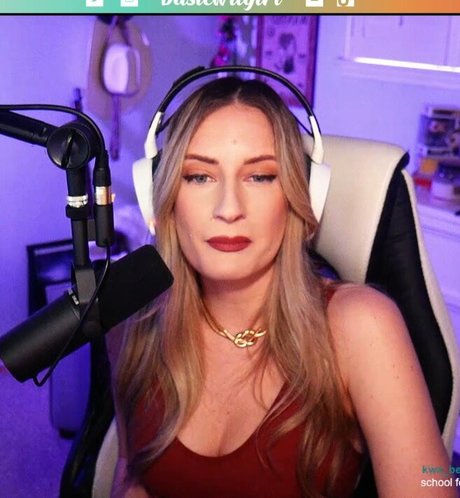 BasicWitGirl photo 101