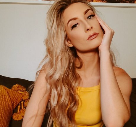 BasicWitGirl photo 130