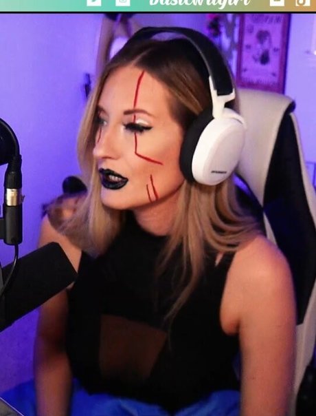 BasicWitGirl photo 144