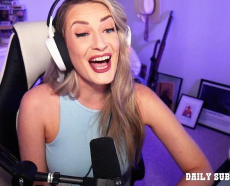BasicWitGirl photo 200