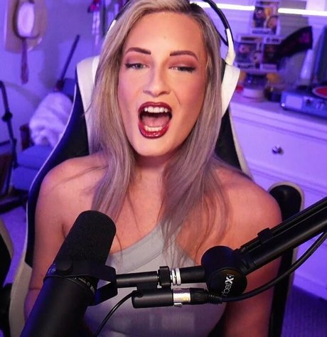 BasicWitGirl photo 214