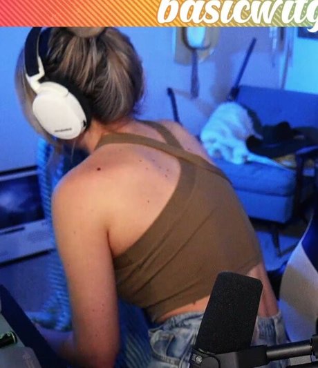 BasicWitGirl photo 220
