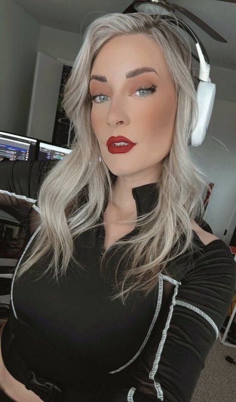 BasicWitGirl photo 291