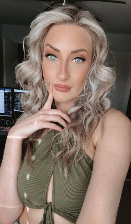 BasicWitGirl photo 299