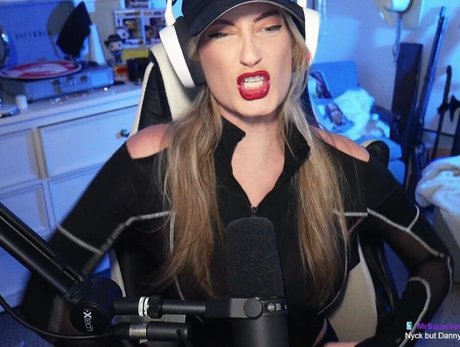 BasicWitGirl photo 314