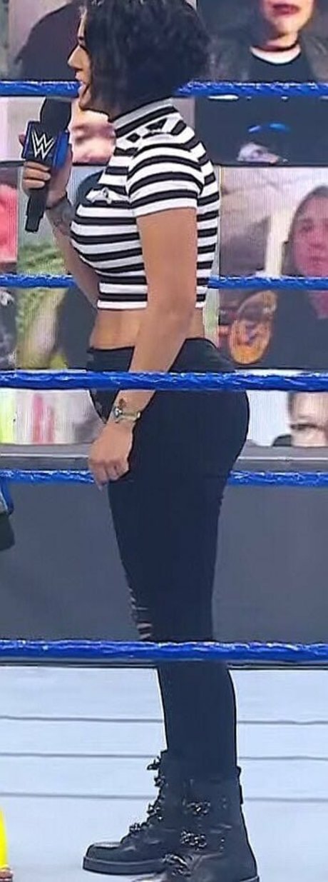 Bayley photo 65