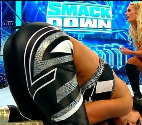Bayley photo 122