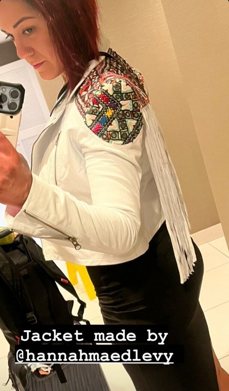 Bayley photo 309