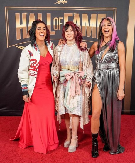 Bayley photo 320