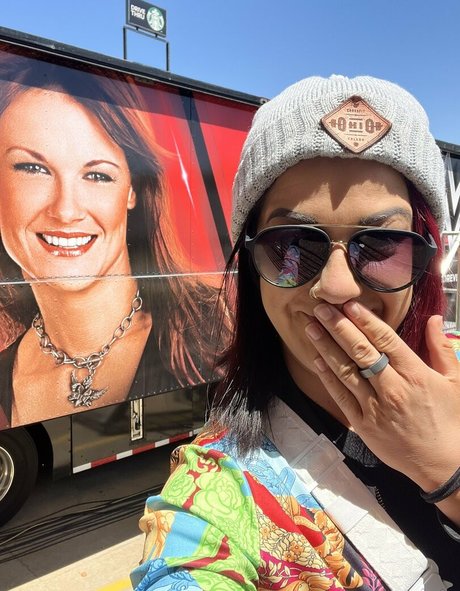 Bayley photo 360