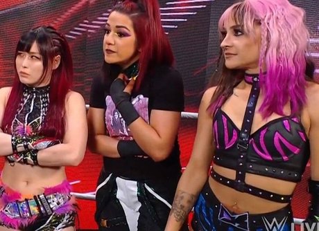 Bayley photo 370