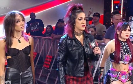 Bayley photo 402