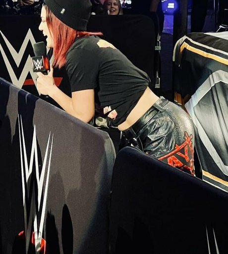 Bayley photo 424
