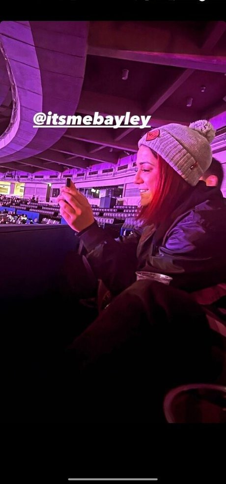Bayley photo 425
