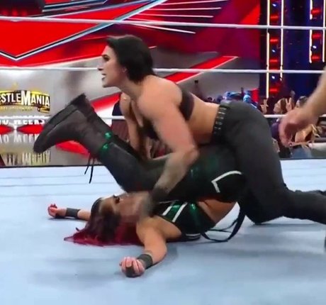 Bayley photo 433