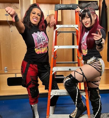 Bayley photo 452
