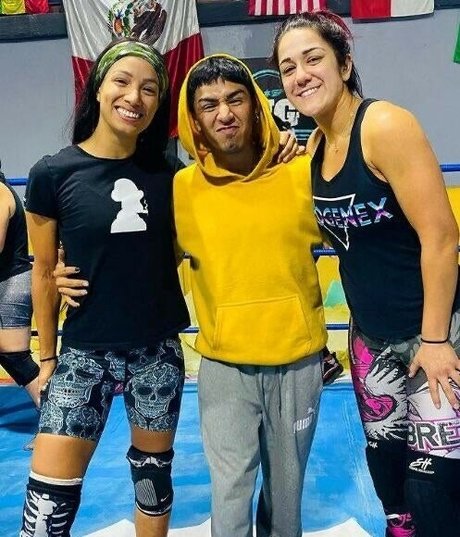 Bayley photo 511