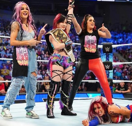 Bayley photo 512