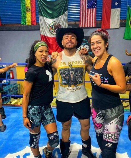 Bayley photo 514