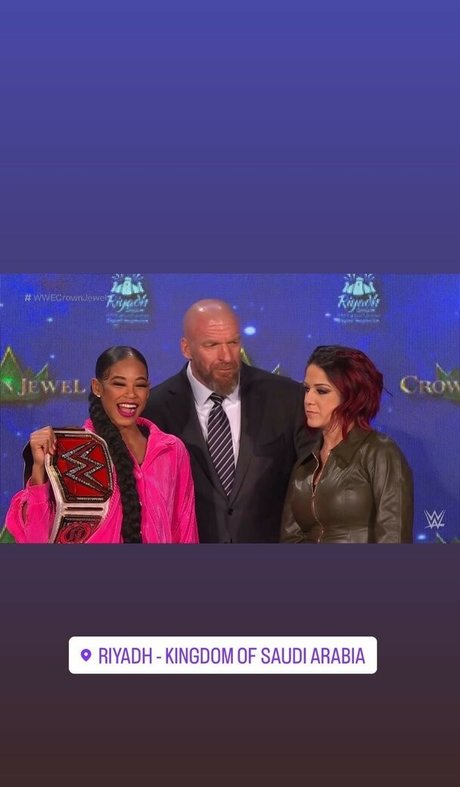 Bayley photo 525