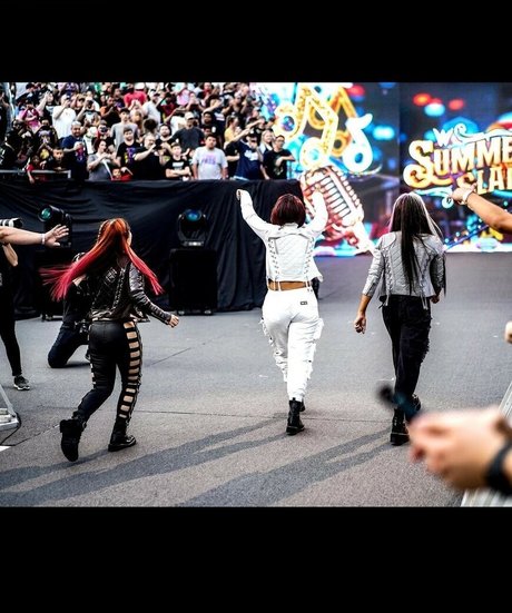 Bayley photo 537