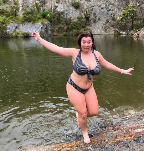 Bel Larcombe photo 2