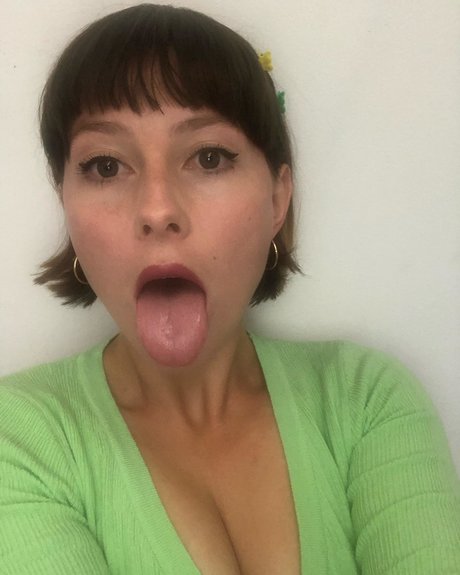 Bel Larcombe photo 4