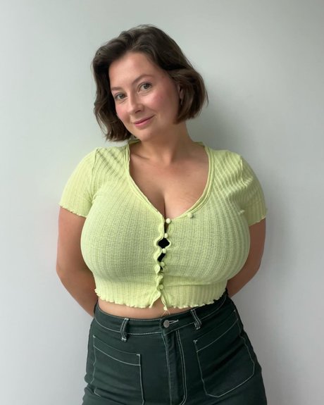 Bel Larcombe photo 10