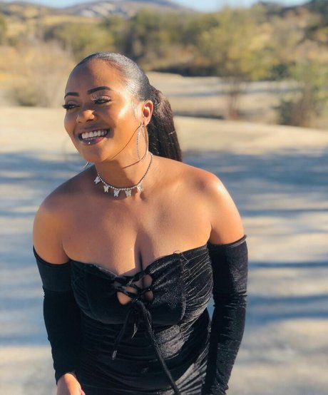 Bella Batista photo 7