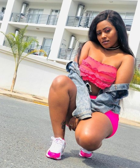 Bella Batista photo 13