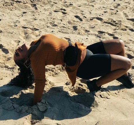 Bella Batista photo 14