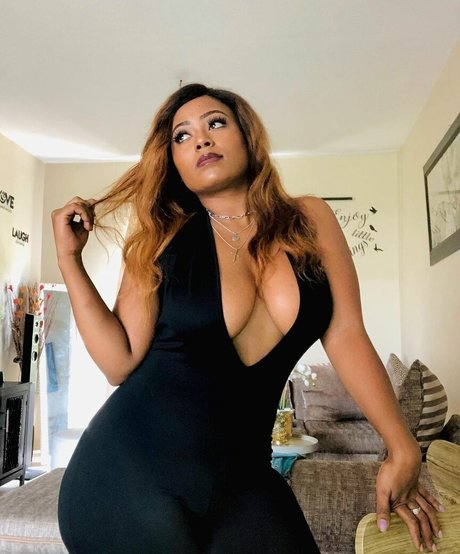 Bella Batista photo 15