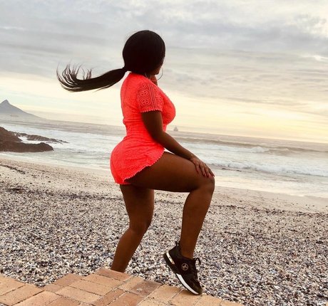 Bella Batista photo 17