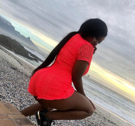 Bella Batista photo 18